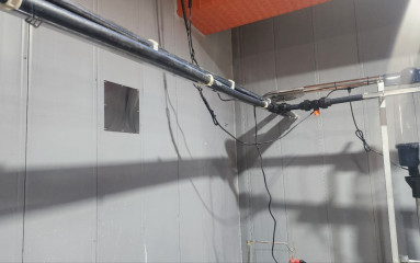 창녕상철농장 복도 내벽