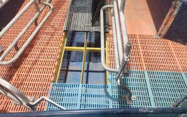 창녕상철농장 분만틀, 바닥재